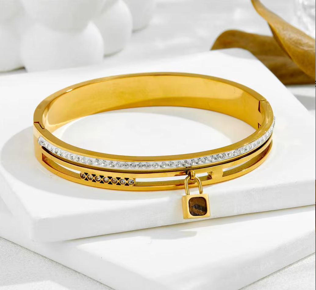 Elegant Zircon Diamond Lock Pendant Bangle